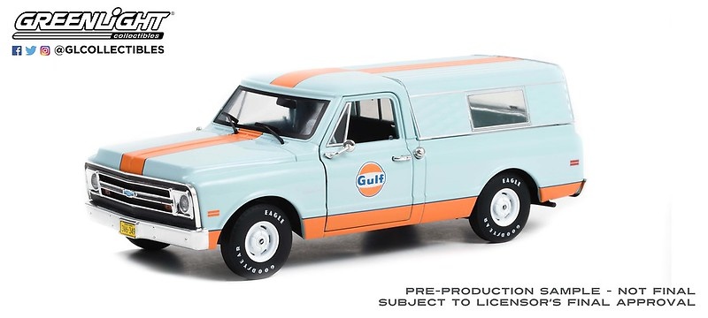 Chevrolet C-10 with Camper Shell - Gulf Oil (1968) Greenlight 1/24 