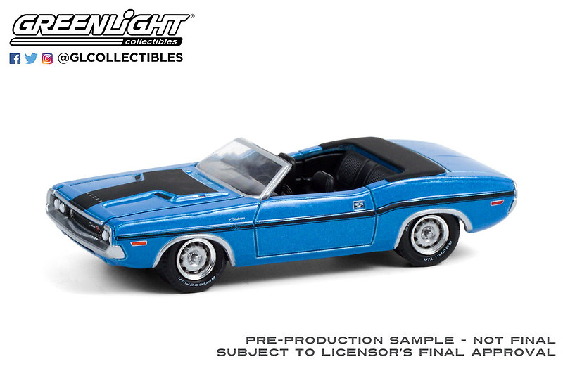 Dodge Challenger Convertible - B5 Blue with Black Stripes Greenlight 1/64 