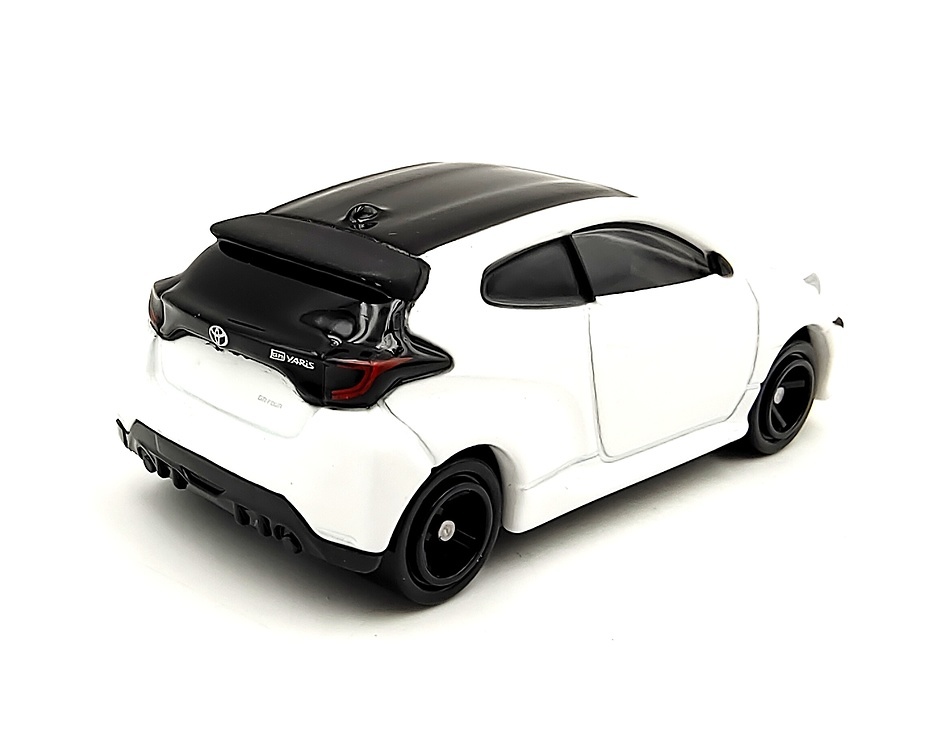 GR Yaris TD Tomica BX050 escala 1/64 