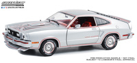 Ford Mustang Cobra II King Cobra plateado (1978) Greenlight 1:18