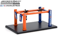 Union 76 Auto Body Shop - Four-Post Lifts Series 2 Greenlight 1/64