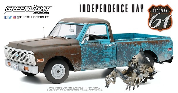 Chevrolet C-10 con figura alien - pelicula Independence Day (1996) Highway 61 escala 1/18 
