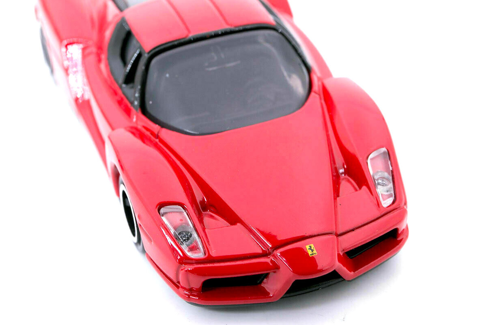 Ferrari Enzo Tomica BX011 escala 1/64 
