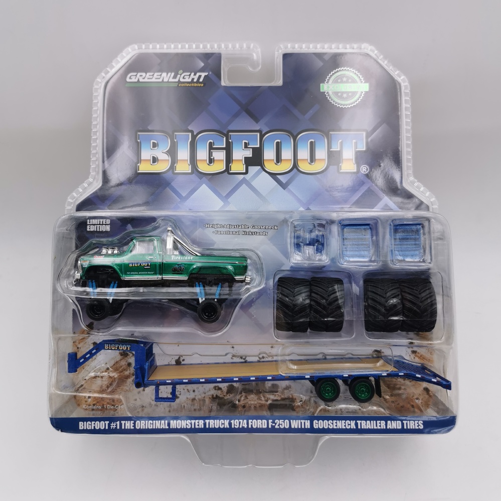 Ford F250 Bigfoot en un remolque y juego de neumáticos de 66