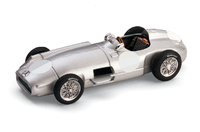 Mercedes W196 "Celebración temporada F1 Unterturkheim" Stuttgart (1955) Brumm R072B escala 1/43