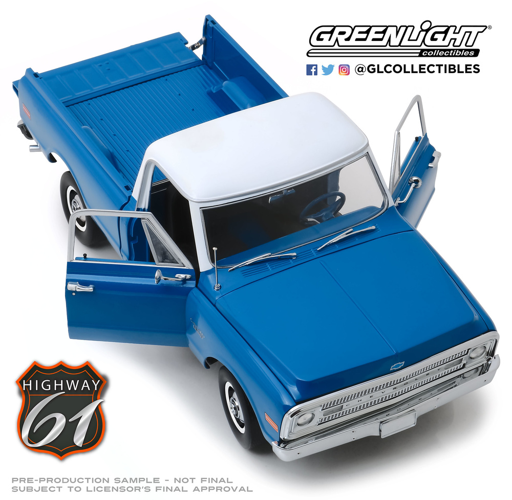 Chevrolet C-10 azul con techo blanco Highway 61 (1970) Greenlight HWY18011 1/18 