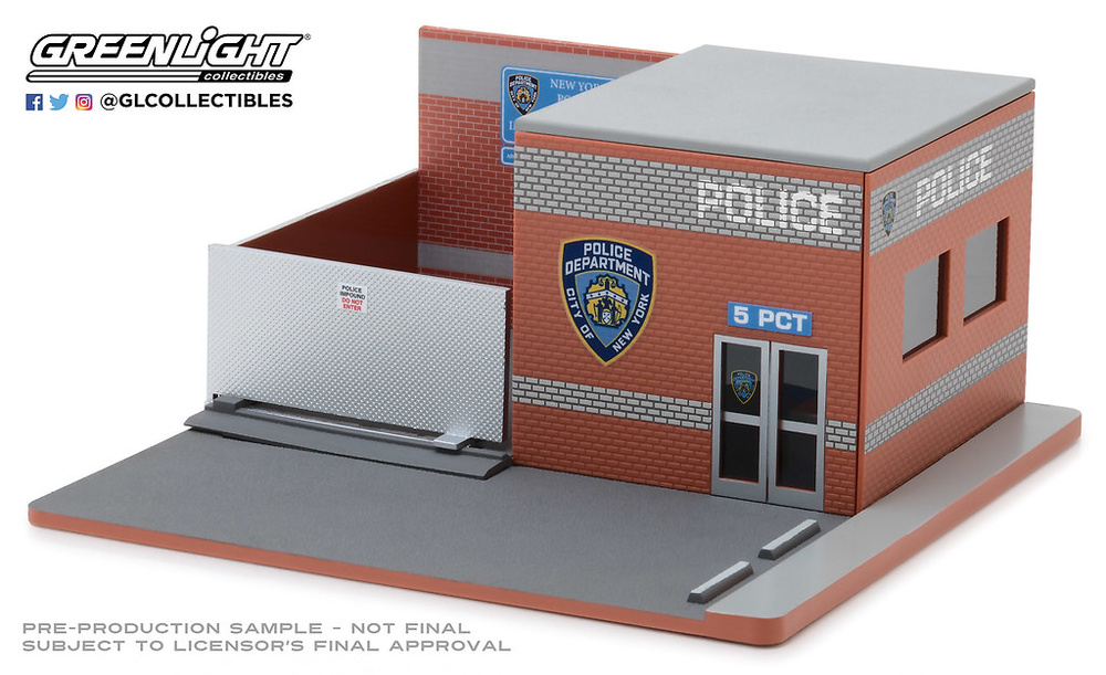 Mechanic's Corner Series 4 - Hot Pursuit Central Command City of New York Police Department (NYPD) Greenlight 1:64 